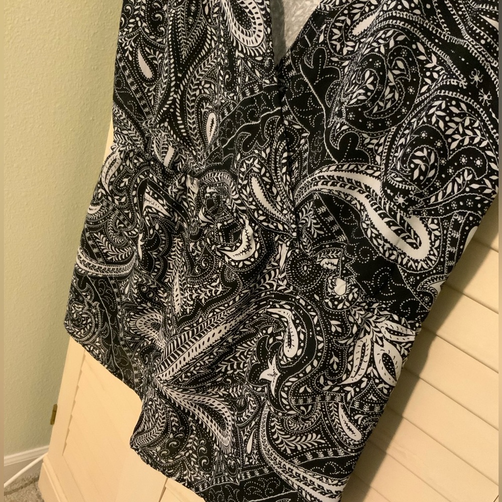 SALE!! 3/$20 - 🌻 NWT Paisley Top 🌻